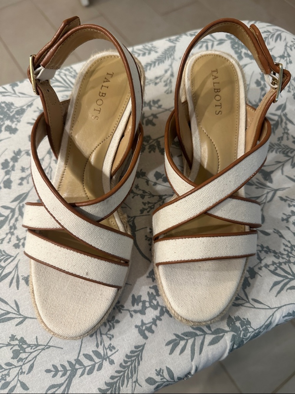 NWT Talbots Cream Canvas Wedge Sandals with Brown Trim - Picture 2 of 7